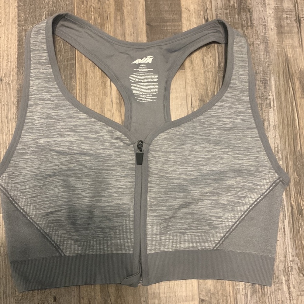 5/$25 NWOT Athletic bundle ✨FREE GIFT INCLUDED - Picture 2 of 3